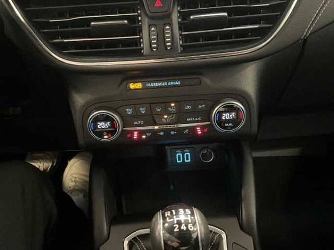 Ford Kuga Hybrid Vignale AHK abnehmbar NAVI. RÜCKF. + Frontkamera 