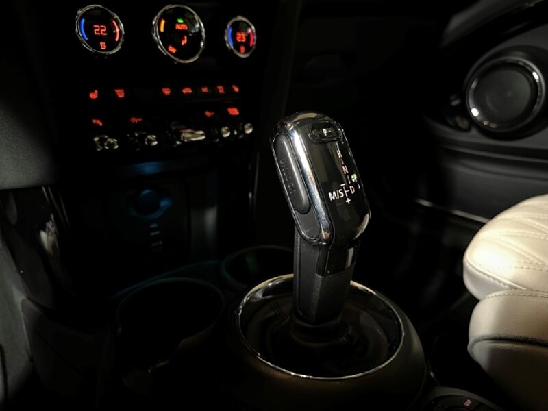 MINI Cooper Automatik+Kamera+Pano+Navi+Sitzheizung