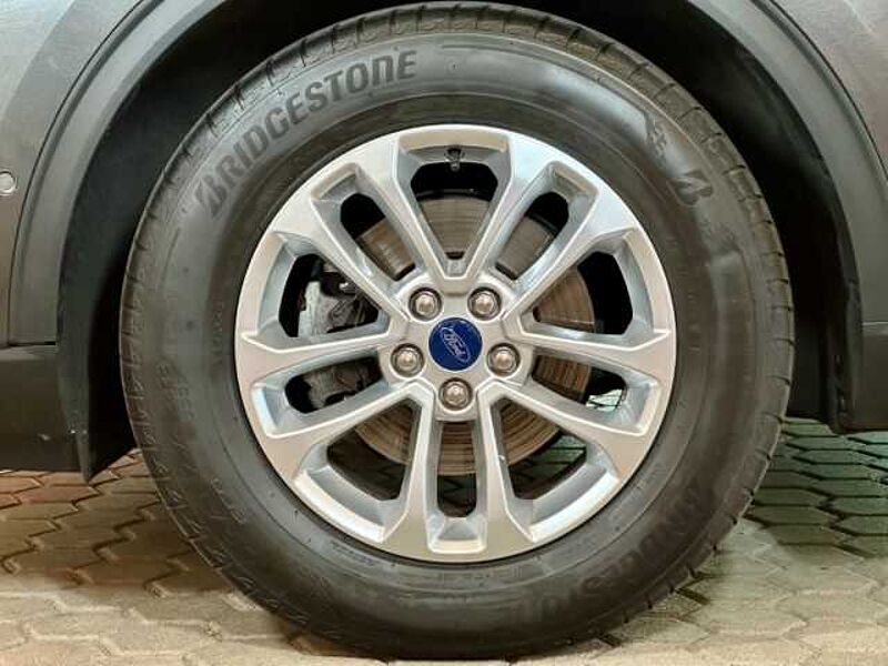 Ford Kuga Titanium+Automatik+AHK+Pano+Head-Up+Kamera