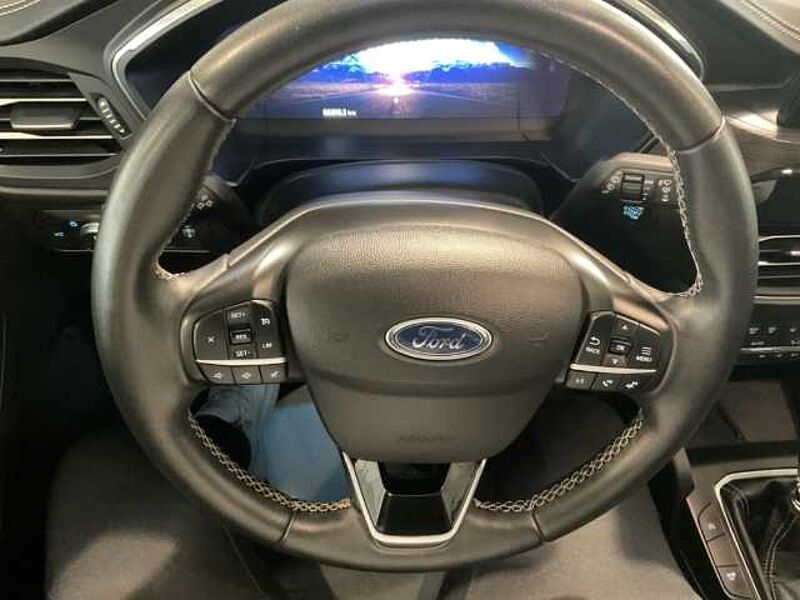 Ford Kuga Hybrid Vignale AHK abnehmbar NAVI. RÜCKF. + Frontkamera
