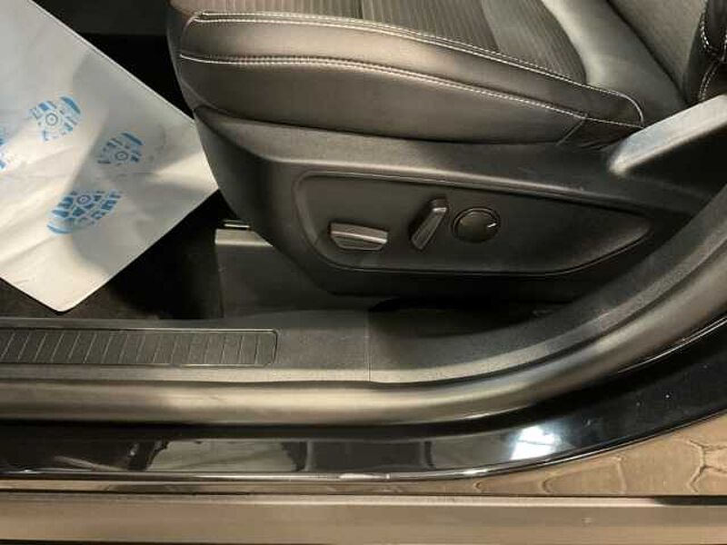 Ford Kuga Titanium X RÜCKF. NAVI. Winter-P. PDC. Allwetterreifen