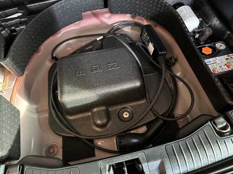 Ford Kuga Cool&Connect+Automatik+PDC+Navi+Winter-P.